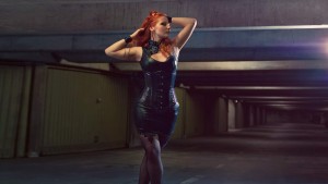 portrait alternative model redhead girl sexy latex dark beauty leather cuir underground